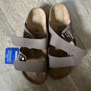 New in box - Arizona BS Mocca Birkenstocks, size 41 narrow